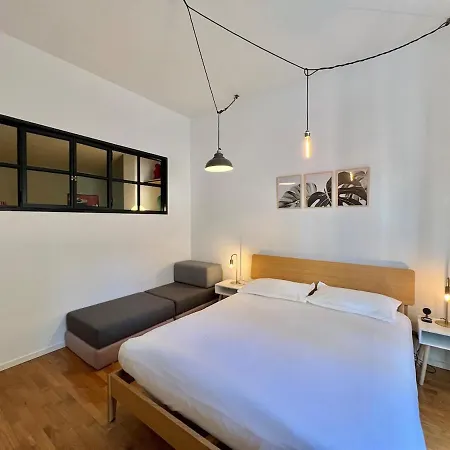 Apartment Stylish With Private Parking, Garden And Metro