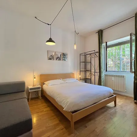 Stylish With Private Parking, Garden And Metro Apartment Rome
