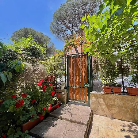 Stylish With Private Parking, Garden And Metro