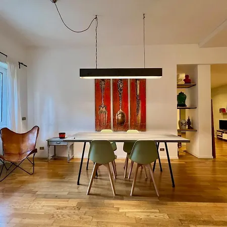 Stylish With Private Parking, Garden And Metro Apartment Rome