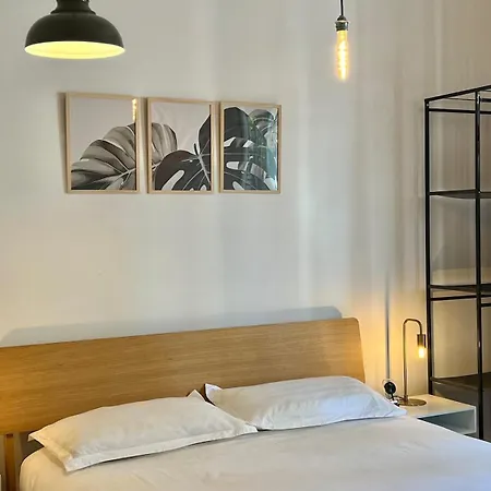 Stylish With Private Parking, Garden And Metro