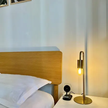 Stylish With Private Parking, Garden And Metro *